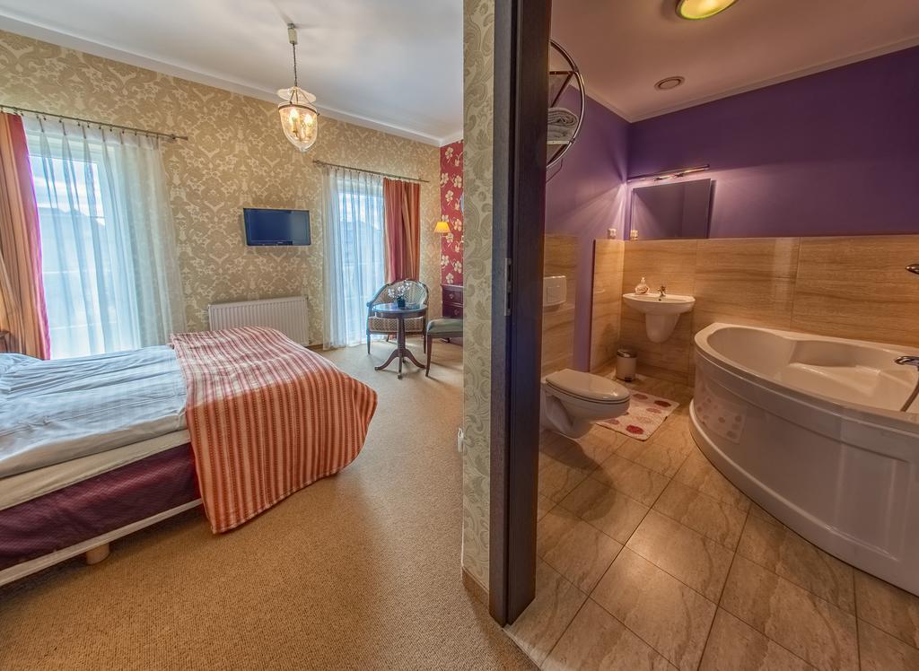 Arkadia Gosciniec-Klima,Parking,Ogrod Hotell Opole Rum bild