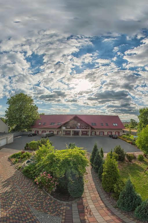 Arkadia Gosciniec-Klima,Parking,Ogrod Hotell Opole Exteriör bild